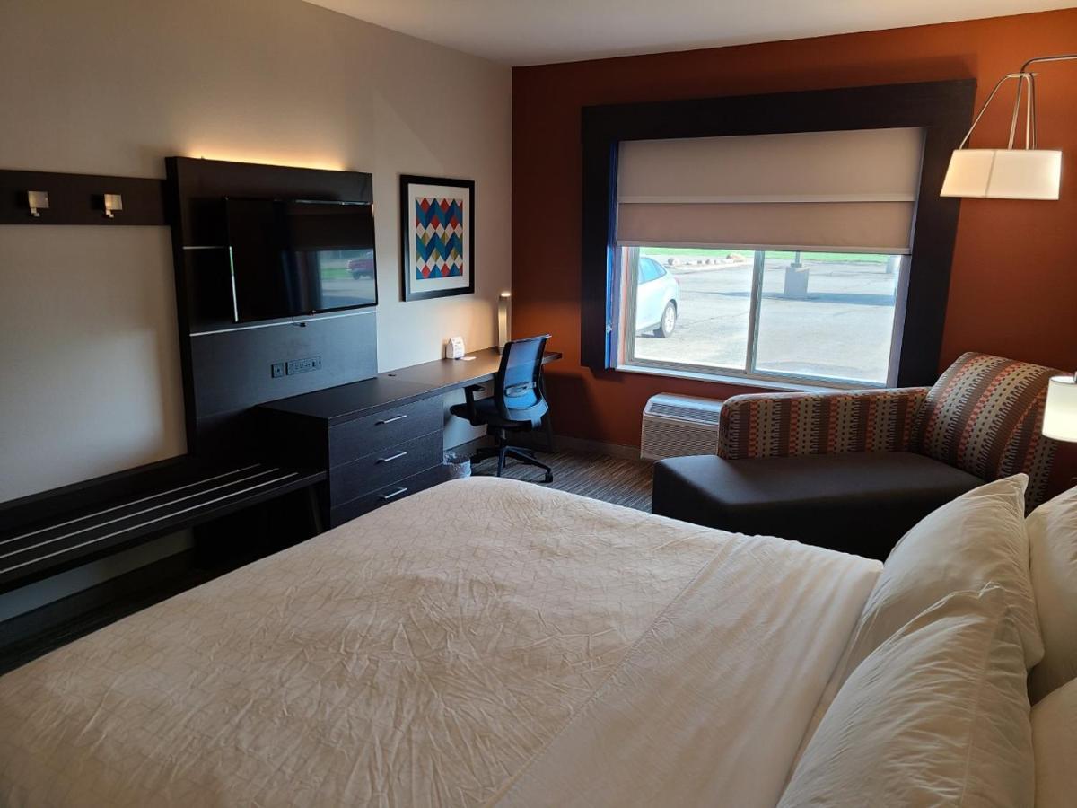 Express & By Ihg Hotel Sheldon